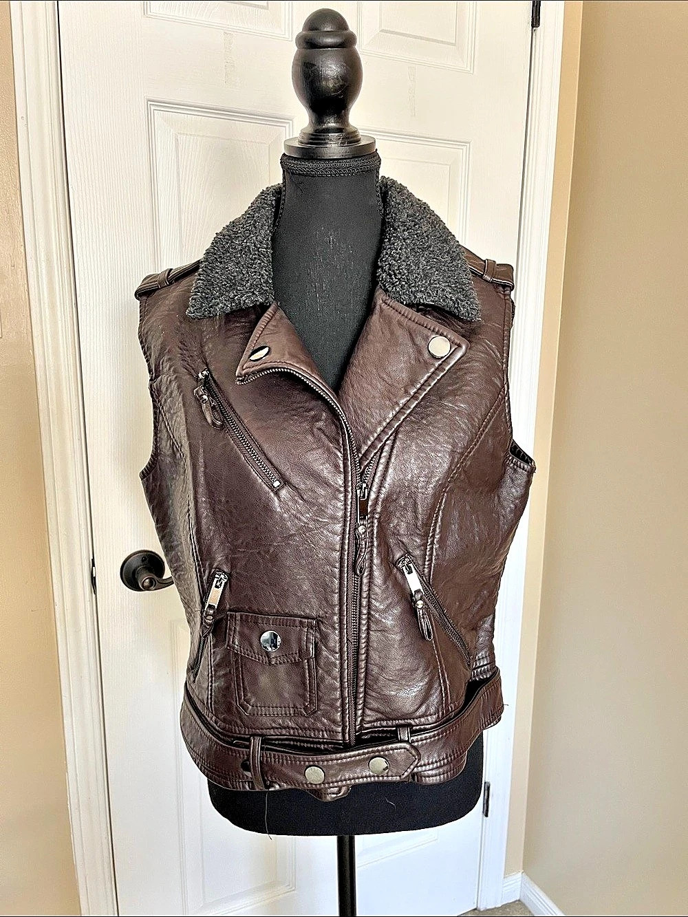 Urban Republic Faux Leather Moto Vest in Brown Size Large